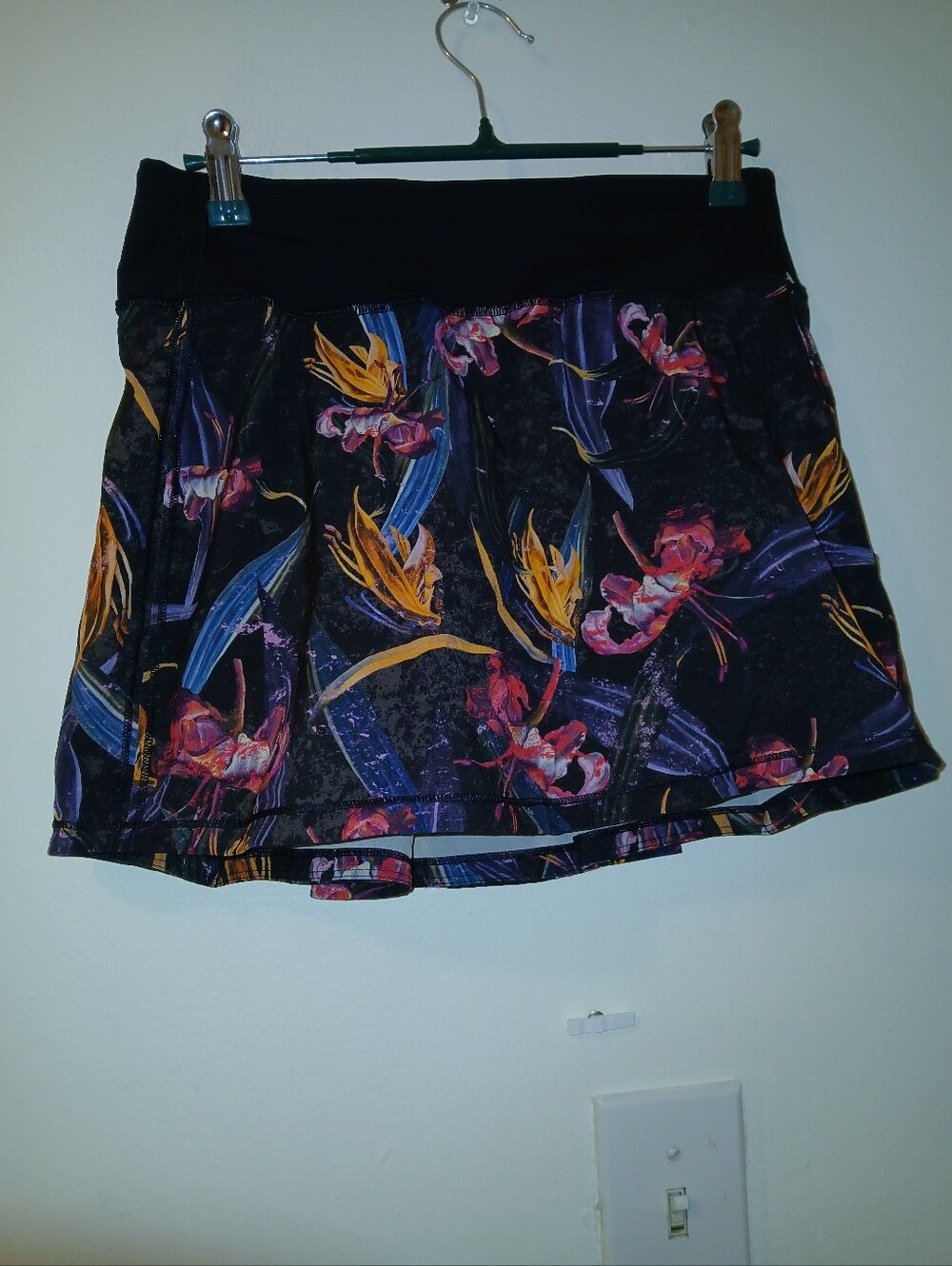 Lululemo Pace Rival Mid_Rise Floral Print Black Mini Skirt